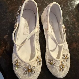 Dolce & Gabbana Cream Kids Dress Shoes with Floral Jewels